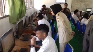 Walikota Ir Tatong Bara meninjau langsung pelaksanaan Ujian Nasional 