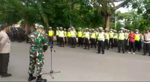 Kapolres Kotamobagu dan Dandim 1303 BM saat memimpin Apel Pengamanan Pisah Sambut Tahun 2020-2021