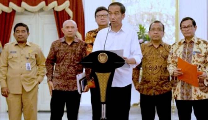575e9a316652a-jokowi-perda-bermasalah_663_382