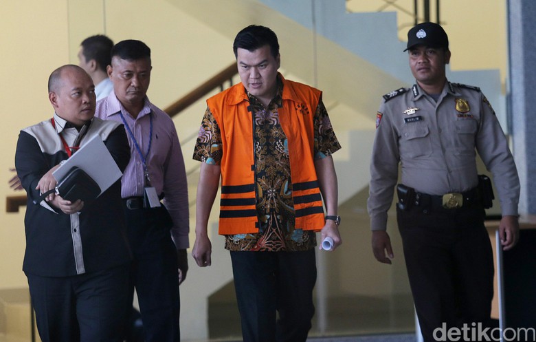 Andi Narogong dan pengacaranya