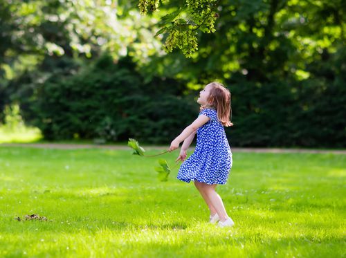 Bergerak penting untuk perkembangan motorik kasar anak.