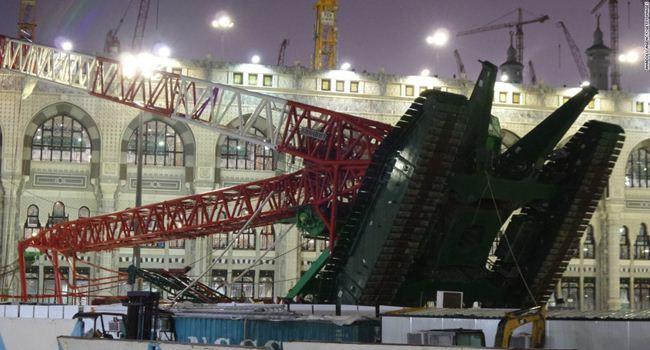tampak crane yang roboh di Masjidil Haram
