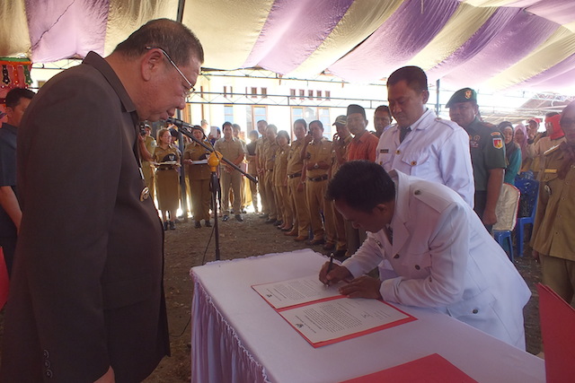 Bupati Nixon Lantik sangadi Kosio Timur, Sangadi Kinomaligan Kec. Dumoga tengah