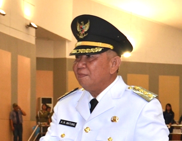 Adrianus Nixon Watung SH