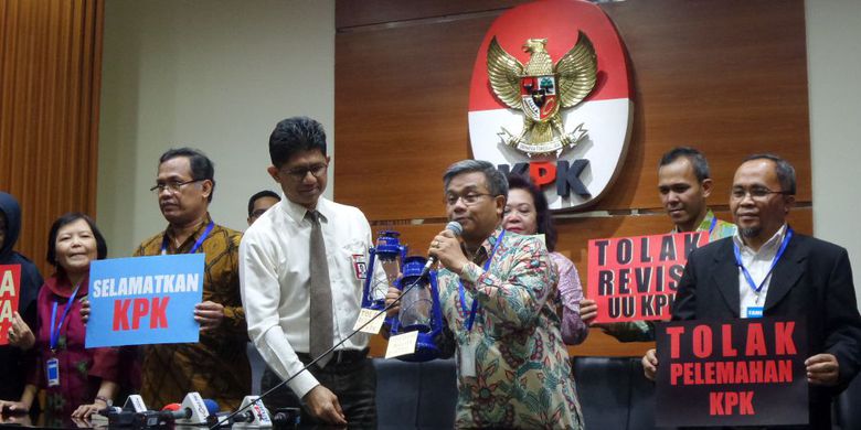 Forum Rektor dan Guru Besar Antikorupsi bersama Wakil Ketua KPK Laode M Syarif di Gedung KPK Jakarta