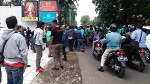 Demo driver Go-Jek di kantor Go-Jek di Kemang.