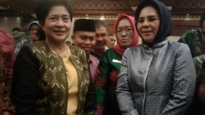Wali Kota Kotamobagu, Tatong Bara, saat bersama Menteri Kesehatan RI, Nila F m
