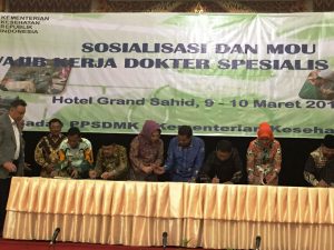 Wali Kota Kotamobagu,Tatong Bara, menandatangani MoU dengan Kementrian kesehatan 