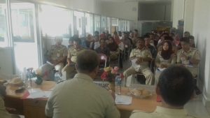 Suasana pertemuan yang digelar Kesbangpol Kota Kotamobagu yang di hadiri para sangadi/lurah dan tokoh masyarakat.