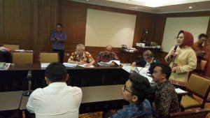 Wali Kota Kotamobagu, Ir. Tatong Bara, saat mempresentasekan program adipura di Kementrian Lingkungan Hidup.