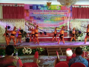 Tampak peserta gelar seni dan budaya kotamobagu yang menampilkan tarian tradisional Tuitan