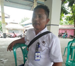 Lurah Sinindian, Roly Adati