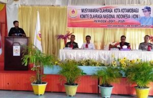 Sekertaris Daerah Kotamobagu saat memberikan sambutan pada musyawarah KONI kotamobagu, Selasa (28/02).
