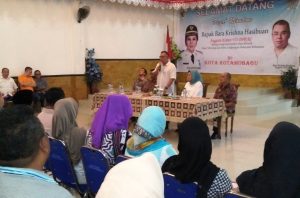 Bara Hasibuan saat memberikan sambutan pada kegiatan Reses yang dilaksanakan di Aula Rudis Wali Kota Kotamobagu, Sabtu (13/5)