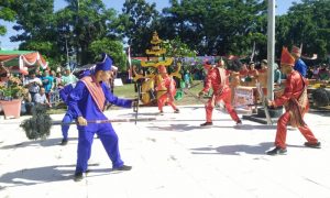 Tampak pertujukan tarian tradisional Tuitan 