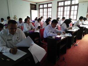 Tampak para pserta ujian dinas yang mengikuti ujian tertulis.