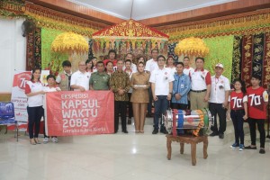 Walikota Ir Tatong Bara Bersama Tim Kapsul waktu 2085