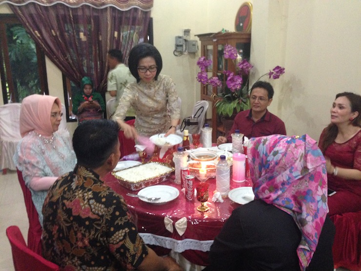 Suasana Open House Natal di kediaman keluarga Tuuk-Kaligis.