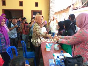 Walikota Tatong Bara, saat meninjau langsung kegiatan bakti sosial