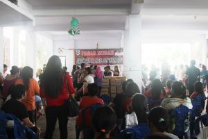tamapk suasana pasar murah yang digelar Disperidagkop , di Kelurahan Tumobui