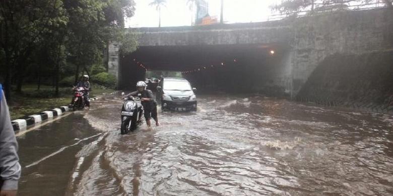 Jakarta tergenang banjir.