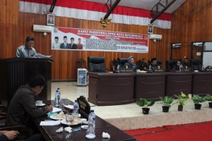 Juru bicara fraksi PAN saat memberi pandangan fraksi.