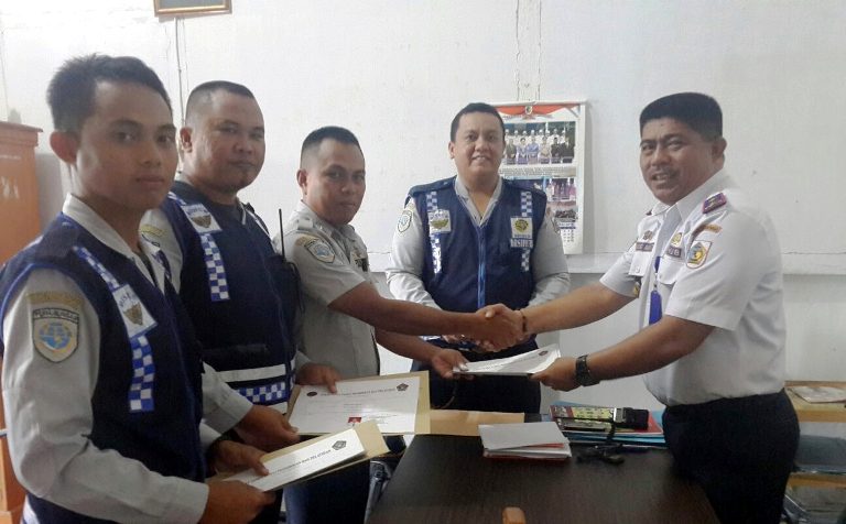 Kadis Perhubungan saat menerima para peserta Diklat utusan Dishubbudparkominfo Kotamobagu.