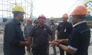 Ketua dan wakil  ketua komisi I berdiskusi dengan PA proyek MRBM