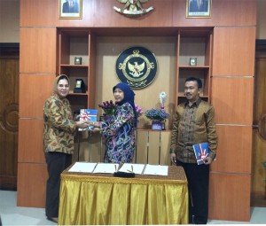 Walikota Menerima LHP atas Belanja Modal Infrastruktur dilingkungan Pemerintah Kota Kotamobagu Tahun 2015 Dari BPK RI