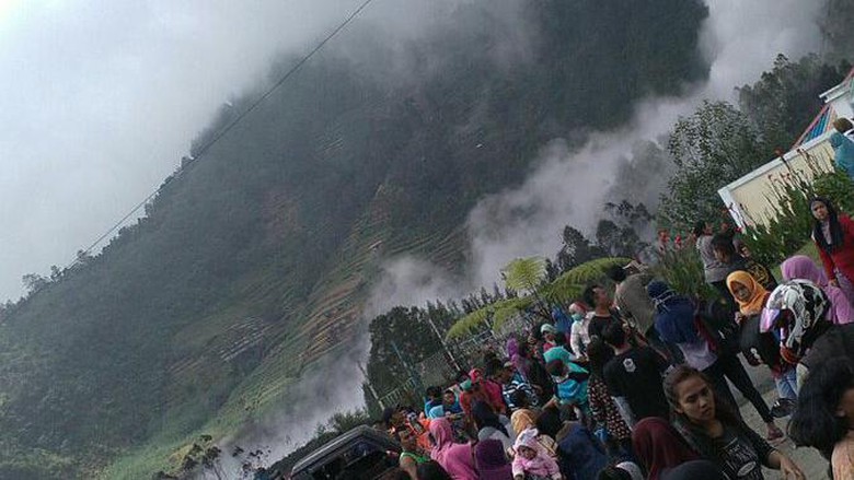 Letusan kawah Sileri di Dieng