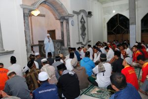 Wali Kota Kotamobagu, Ir Tatong Bara, saat memberikan sambutan pada kegiatan Sholat Subuh berjamaah.