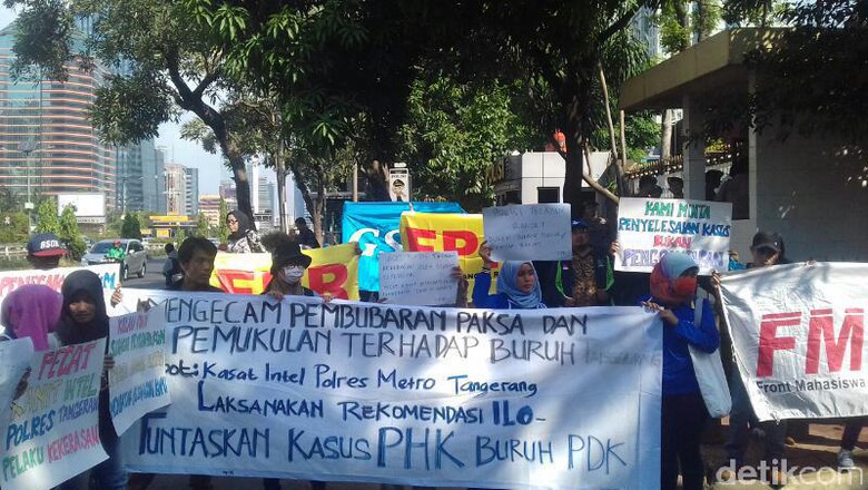 Mengecam kekerasan oknum polisi Polres Metro Tangerang, AKBP DW yang menampar buruh perempuan saat aksi demo.