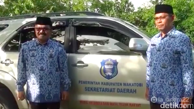 Mobil Dinas yang Dilabeli Mobdin Dilabeli 'Dibeli dari Pajak Rakyat'