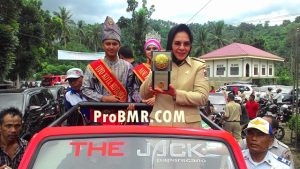 Tampak Wali Kota saat kegiatan penjemputan Piala Adipura Buana yang berhasil diraih Pemerintah Kota Kotamobagu