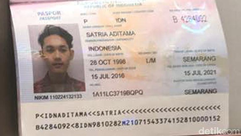 Paspor milik Satria Aditama