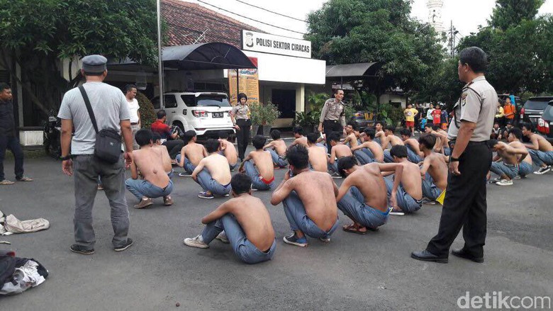 Pelajar yang tawuran