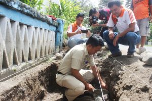 Sekot Tahlis Gallang saat peletakan batu pertama pembuatan Drainase pada kegaiatan (BBGRM)
