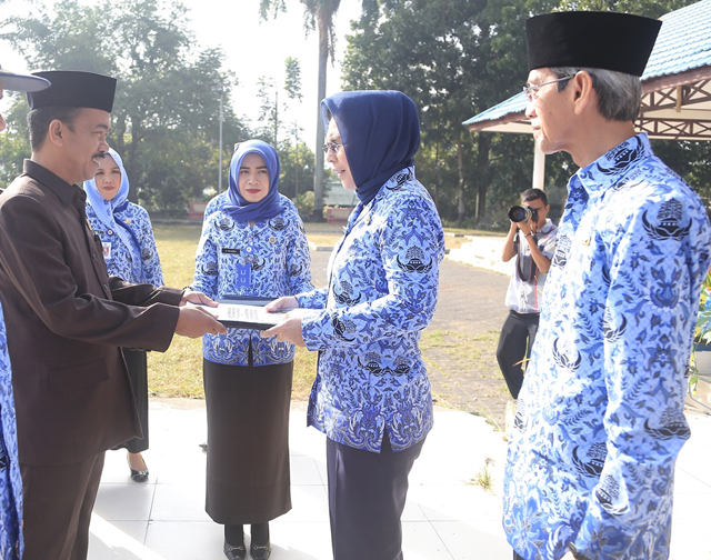 Penyerahan LKPJ