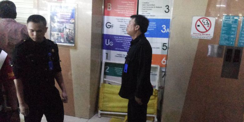 Sebuah lift jatuh di Blok M Square, Jakarta Selatan