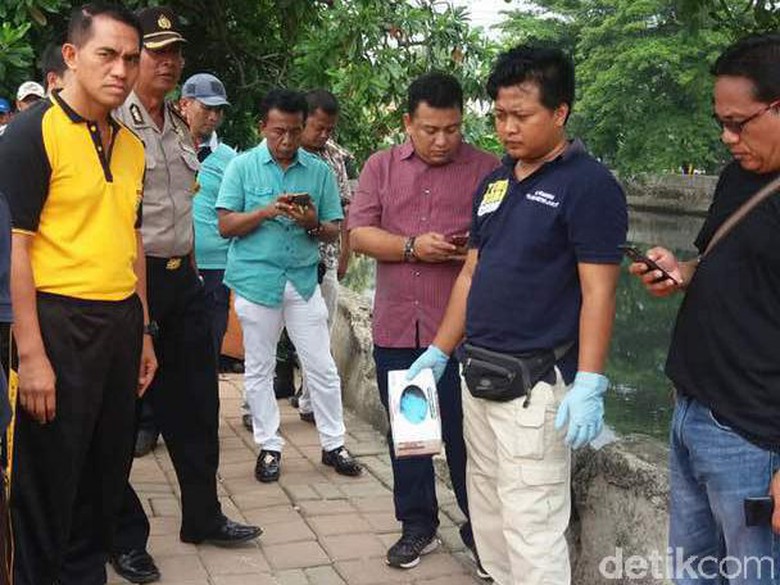 Seorang pria tanpa identitas ditemukan tewas terbungkus karung