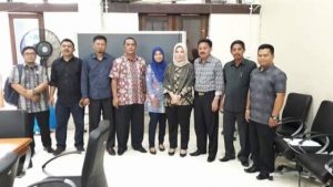 Foto bersama Banleg dengan Staf biro hukum Pemkot. Surabaya