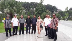 Penuh Keakraban Anggota Banleg dengan Biro Hukum Pemkot Surabaya.