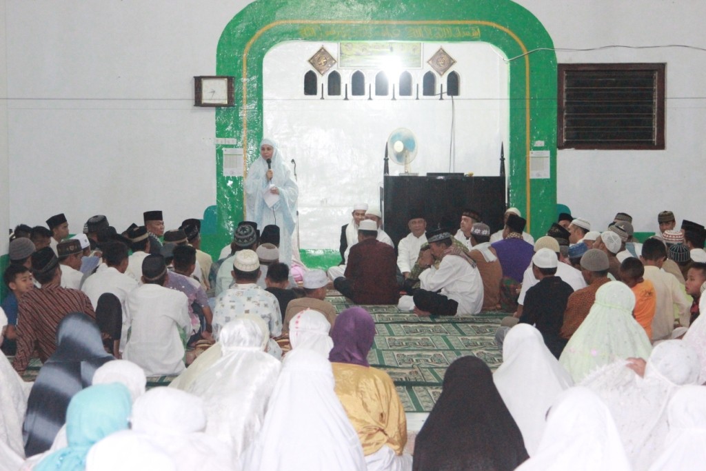 Suasana Peringatan Nuzulul Qur’an yang dilaksanakan di Mesjid Al – Ikhsan