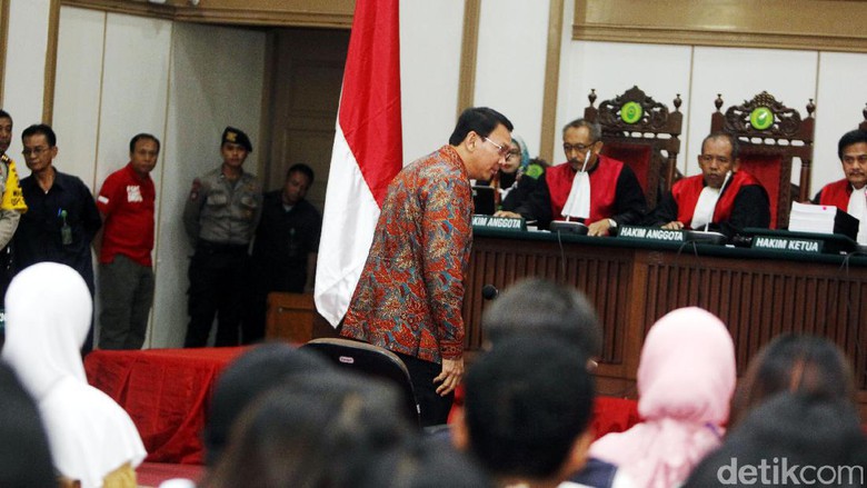 Suasana sidang Ahok