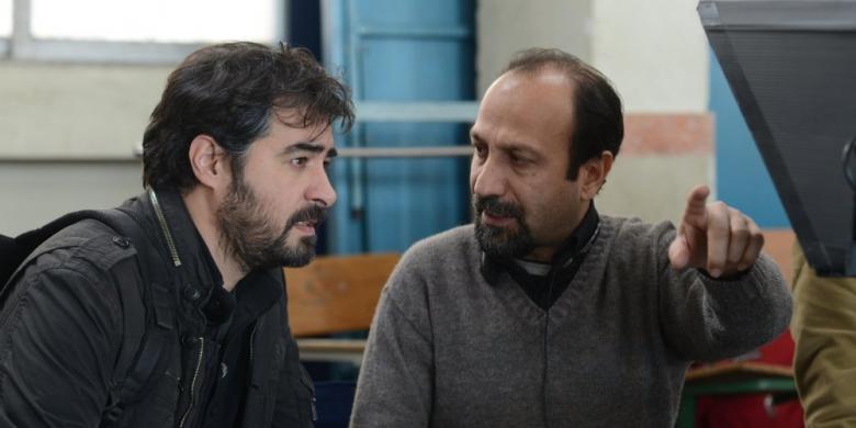 Sutradara Ashgar Farhadi (kanan) berbicara dengan aktor Shahab Hosseini