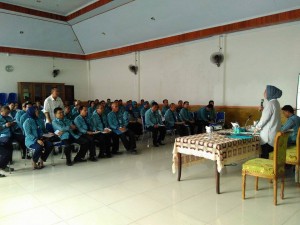 Tampak Walikota Kotamobagu Ir Tatong Bara saat memimpin rapat dengan SKPD