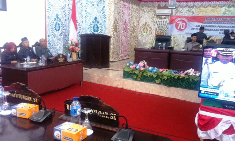 Para pejabat Pemerintah Kota Kotamobagu saat menghadiri sidang Istimewa.