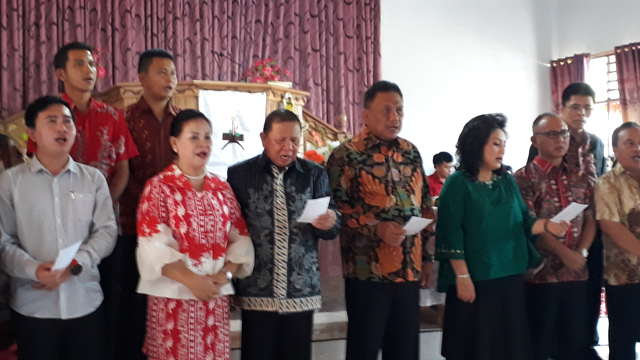 foto Gubernur Sulut bersama Bupati Bolaang Mongondow Dalam Rangka Kunjungan Kerja dan Peresmian Rumah Pastori Serta Ibadah Bersama Jemaat GMIBM Desa Ponompiaan Kec . Dumoga (01)