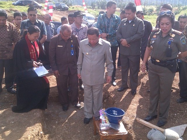foto bupati peletakan batu smk 02