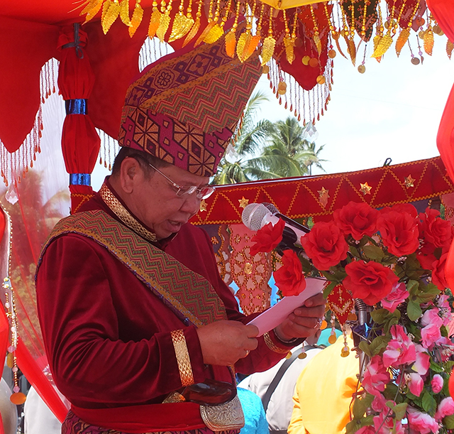 foto bupati saat membacakan Sambutan Dalam rangka HUT Kab